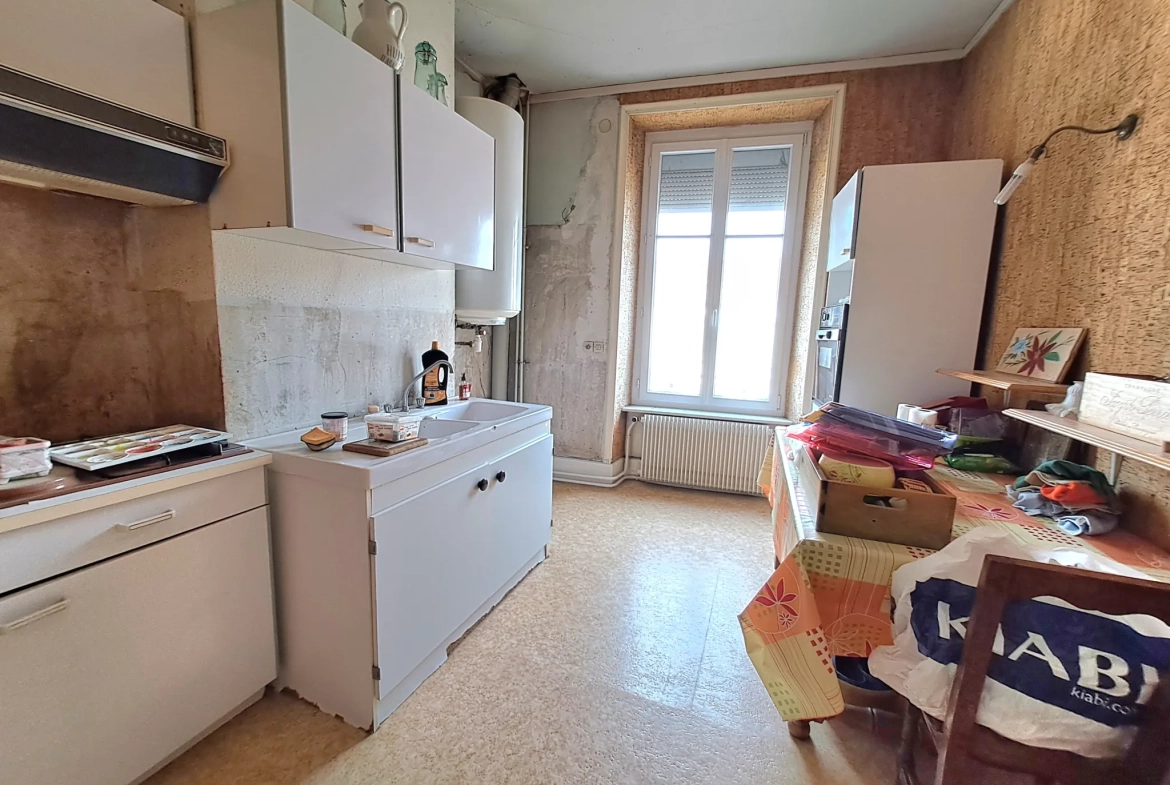 Maison de maître à Vézelise avec gros potentiel et espace professionnel 