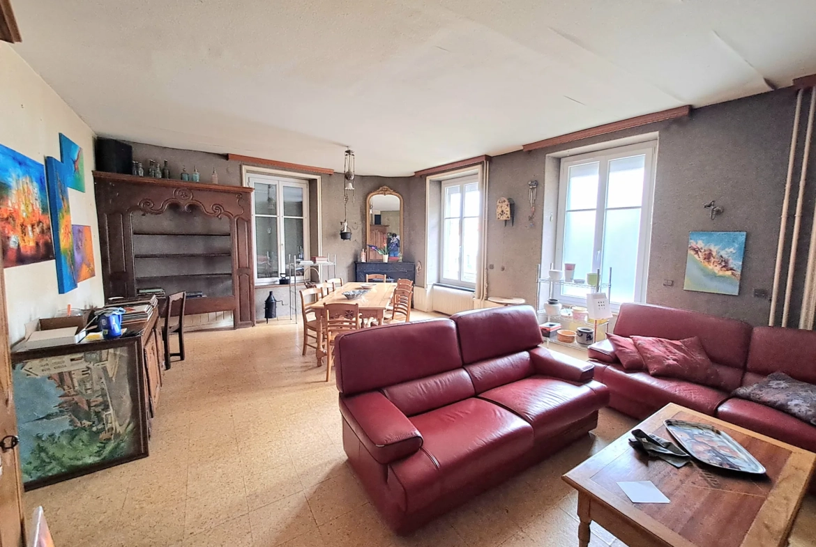 Maison de maître à Vézelise avec gros potentiel et espace professionnel 