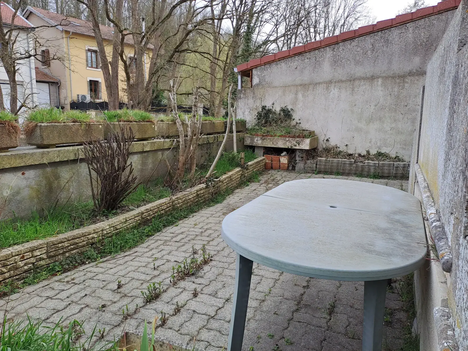 Maison de maître à Vézelise avec gros potentiel et espace professionnel 
