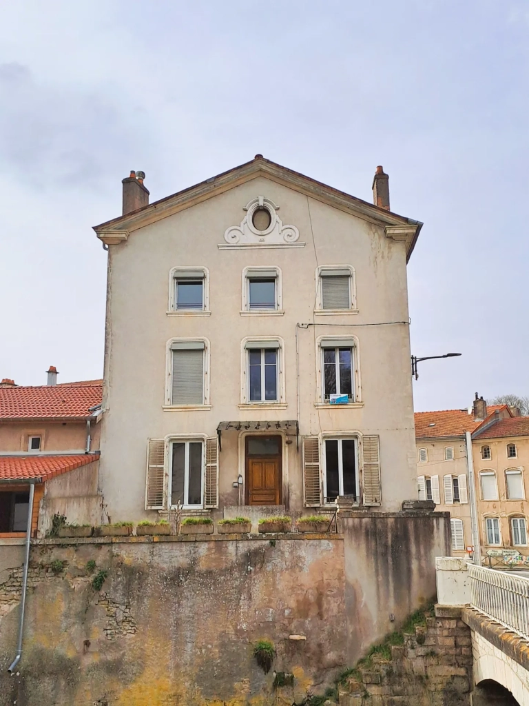 Maison de maître à Vézelise avec gros potentiel et espace professionnel