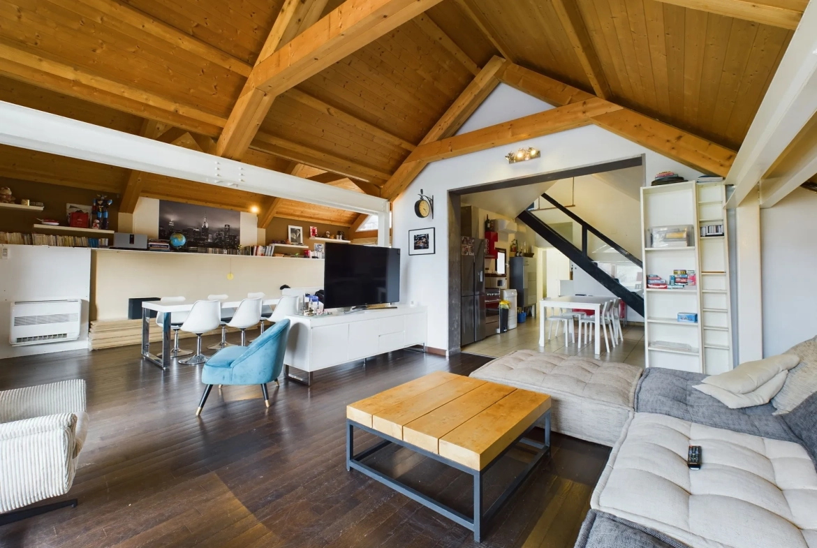 Maison d’architecte avec extension en bois et jardin à Guérigny 