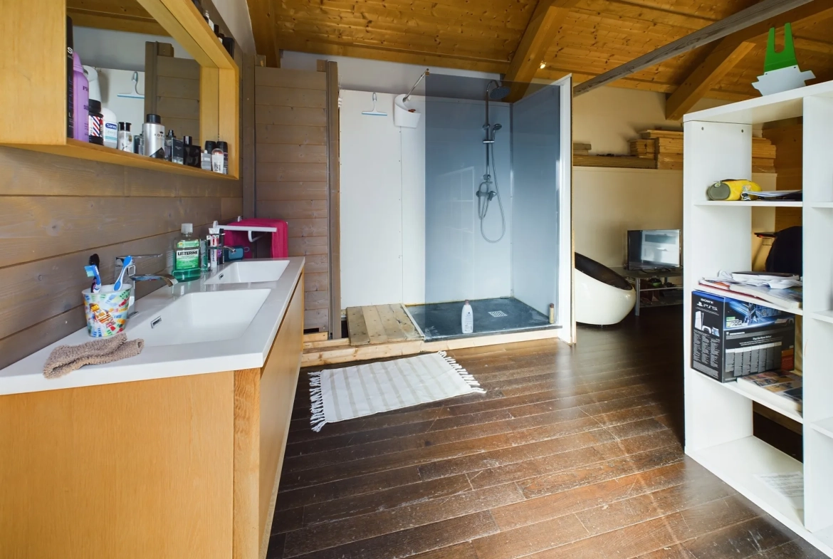 Maison d’architecte avec extension en bois et jardin à Guérigny 