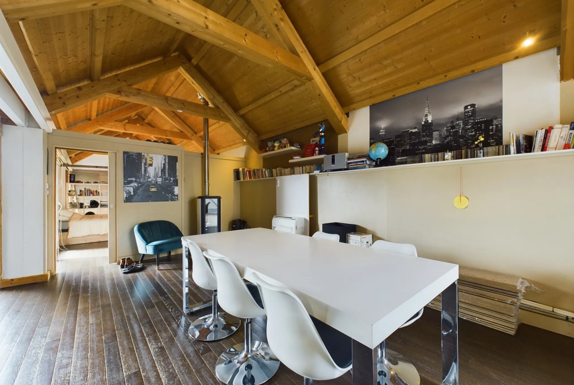 Maison d’architecte avec extension en bois et jardin à Guérigny 