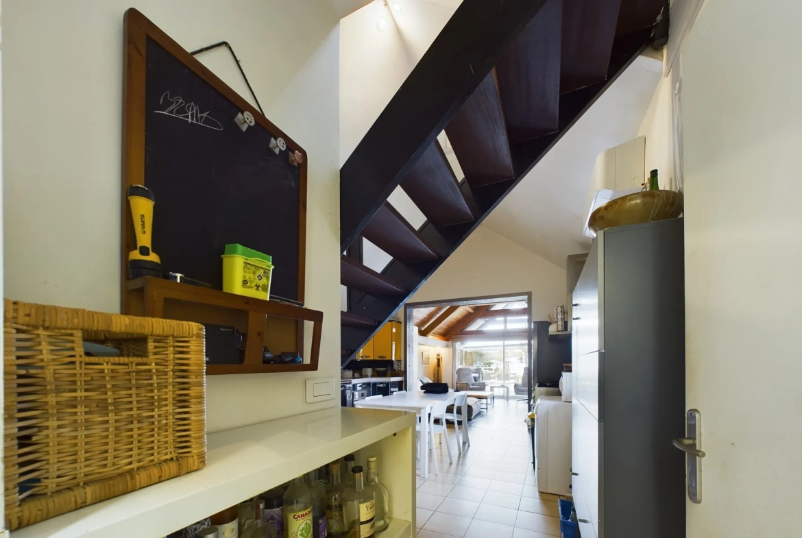 Maison d’architecte avec extension en bois et jardin à Guérigny 