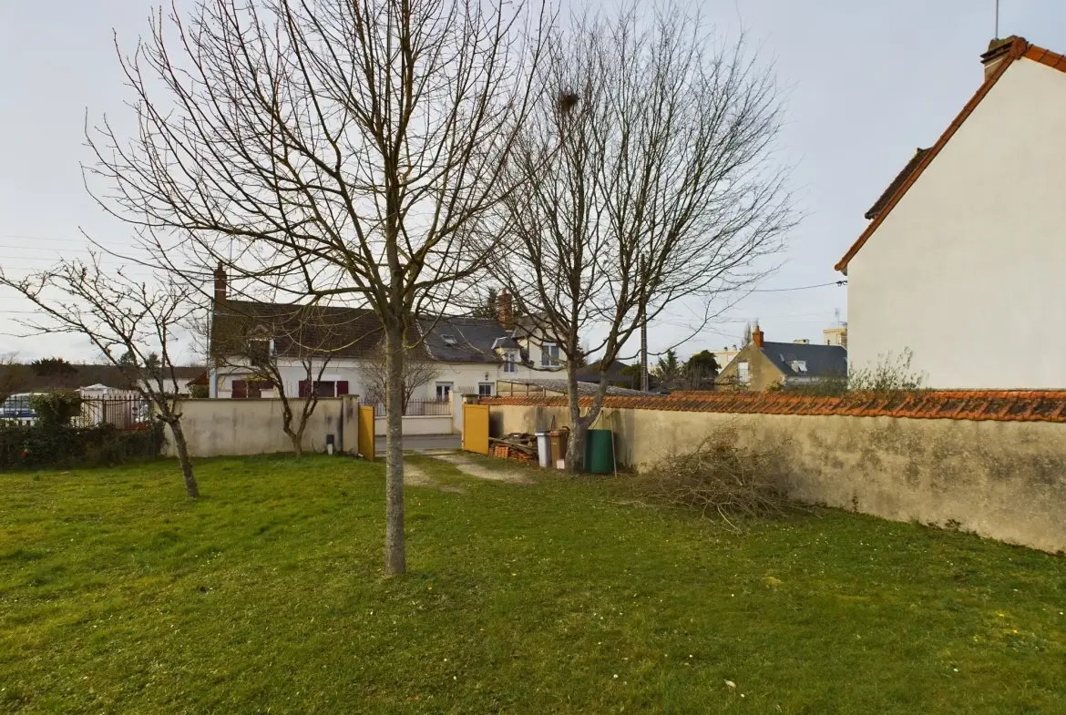 Maison d’architecte avec extension en bois et jardin à Guérigny 