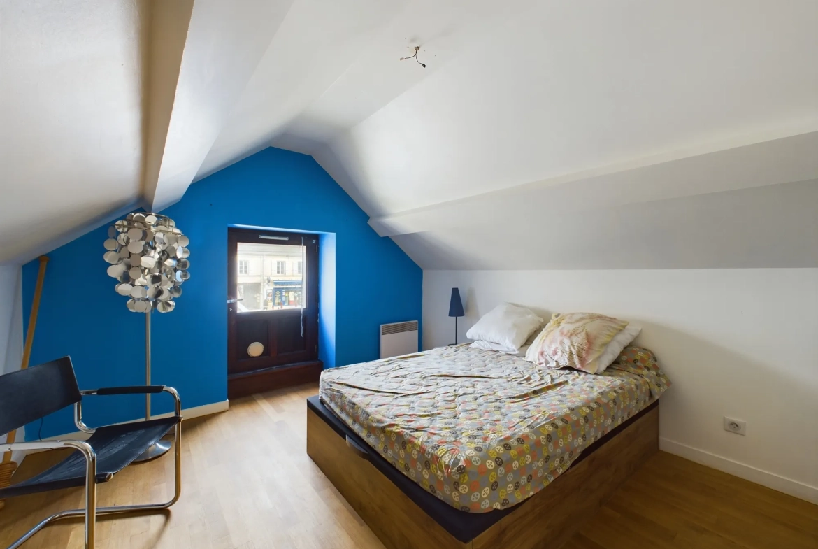 Maison d’architecte avec extension en bois et jardin à Guérigny 