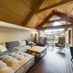 Maison d’architecte avec extension en bois et jardin à Guérigny