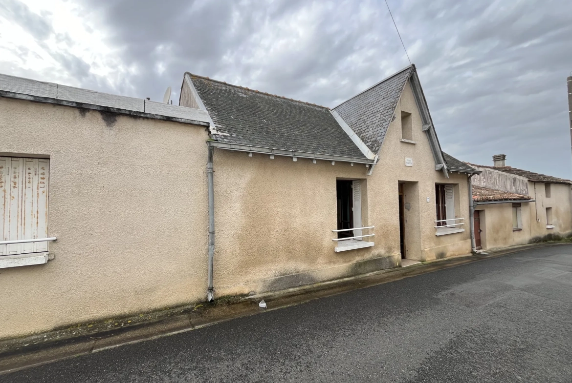 Maison à Saint Jean de Thouars avec vue sur la vallée, 2 chambres, garage et terrain de 533 m² 
