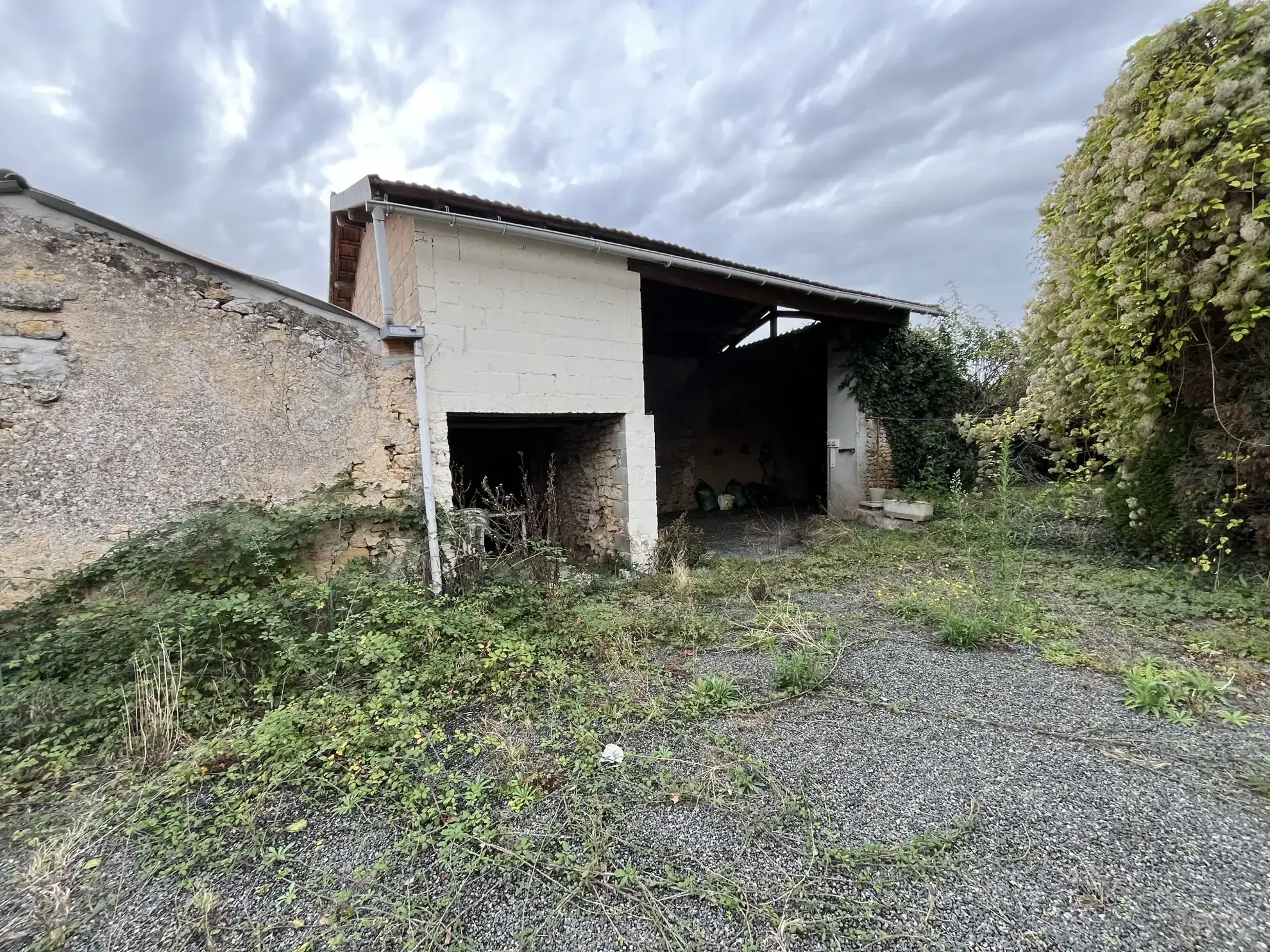 Maison à Saint Jean de Thouars avec vue sur la vallée, 2 chambres, garage et terrain de 533 m² 