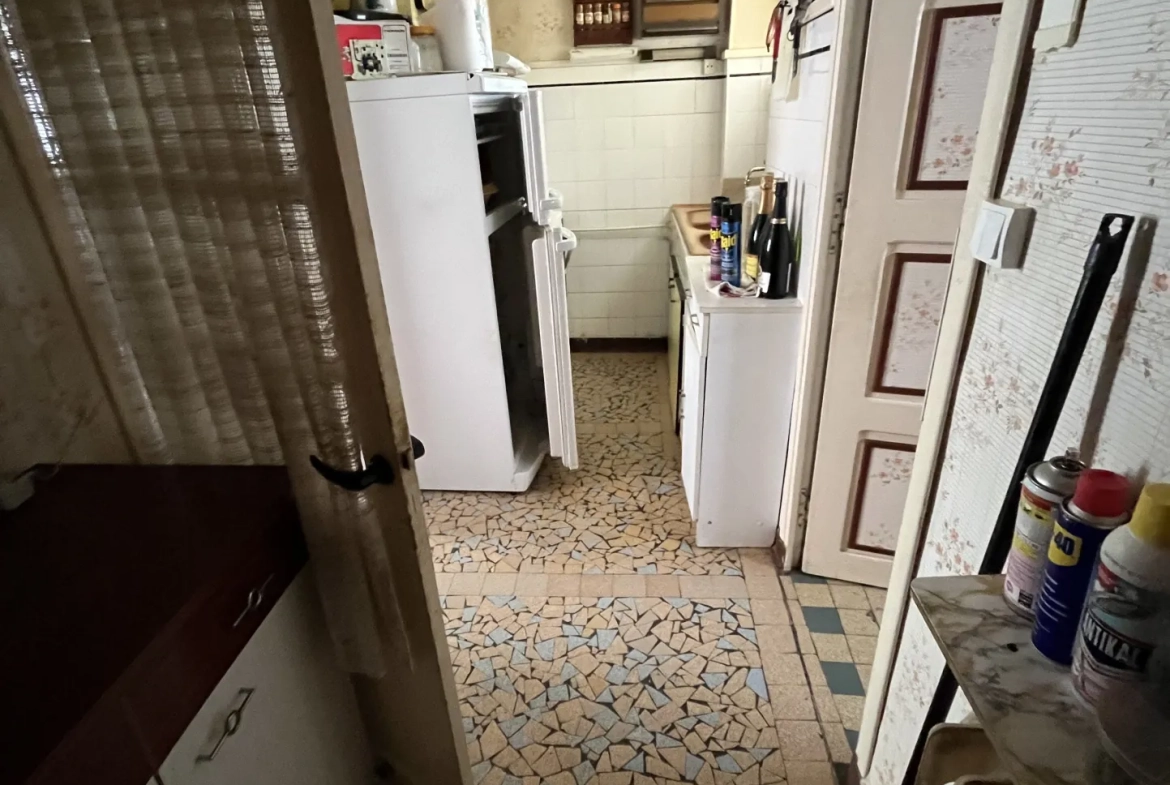 Maison à Saint Jean de Thouars avec vue sur la vallée, 2 chambres, garage et terrain de 533 m² 