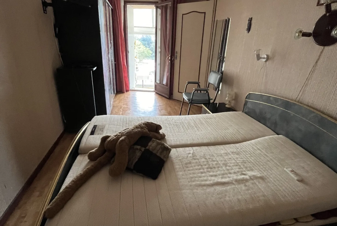 Maison à Saint Jean de Thouars avec vue sur la vallée, 2 chambres, garage et terrain de 533 m² 