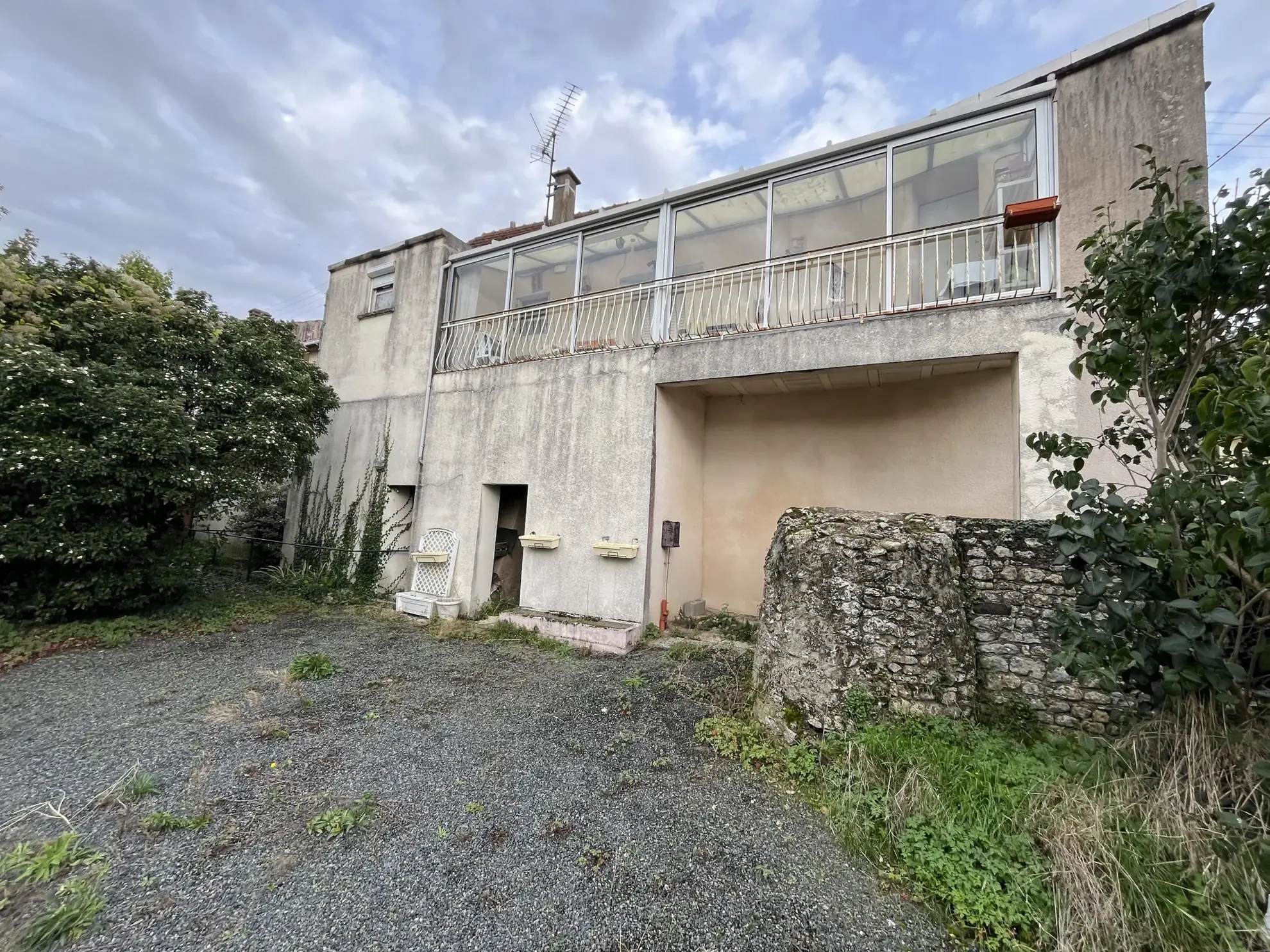 Maison à Saint Jean de Thouars avec vue sur la vallée, 2 chambres, garage et terrain de 533 m² 
