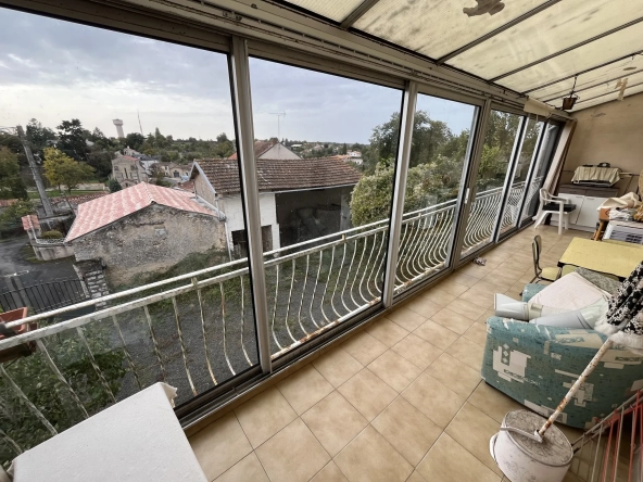 Maison à Saint Jean de Thouars avec vue sur la vallée, 2 chambres, garage et terrain de 533 m²