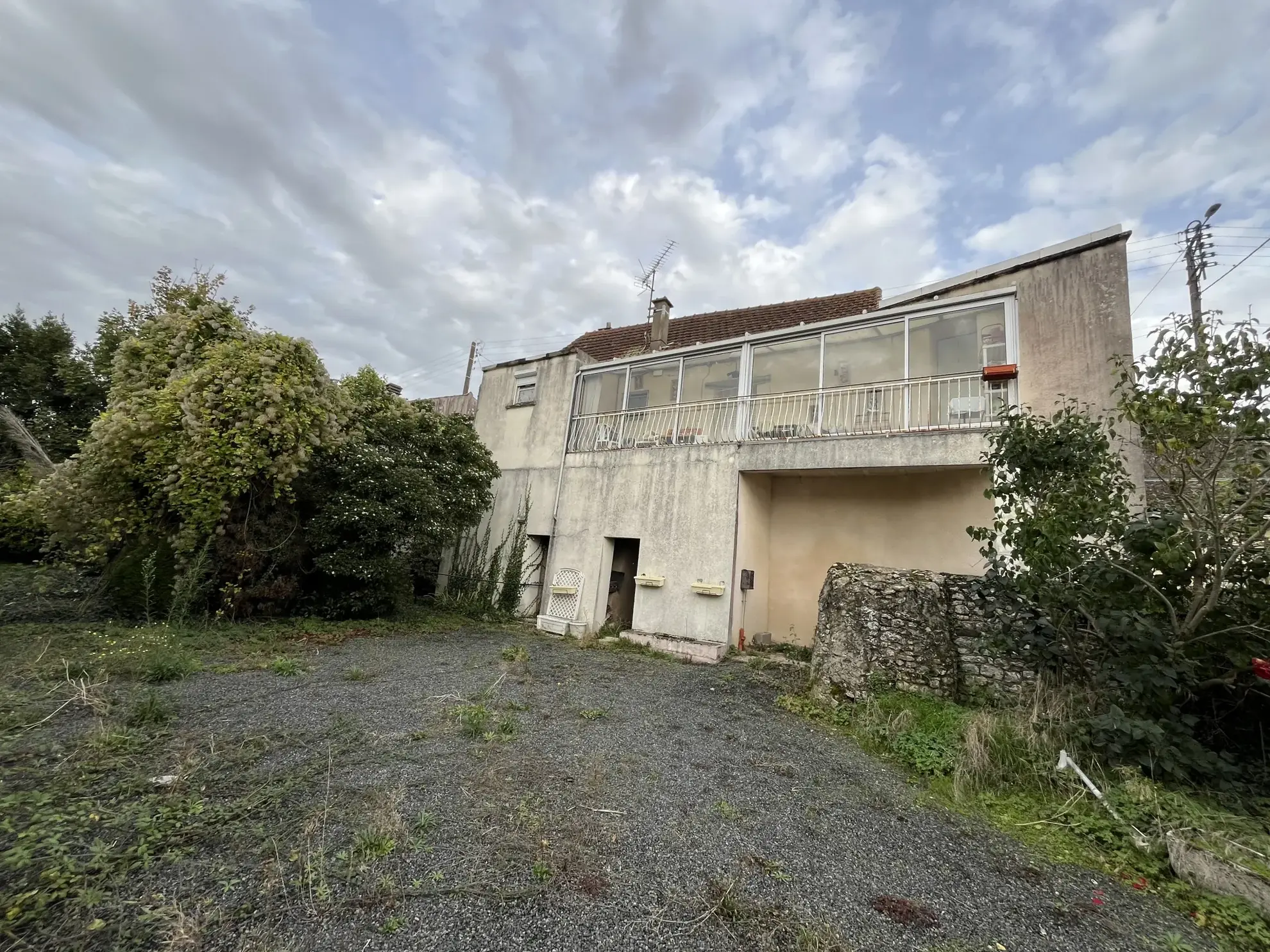 Maison à Saint Jean de Thouars avec vue sur la vallée, 2 chambres, garage et terrain de 533 m² 