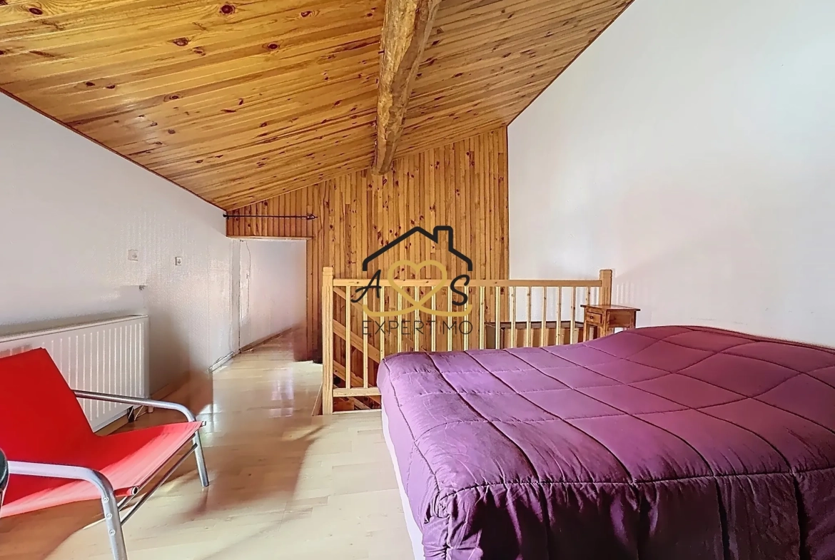 Maison de village à Saint Julien de Coppel avec garage et cave – 178 m2 