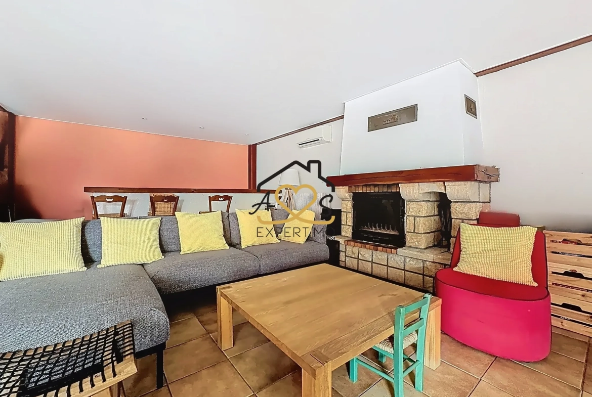 Maison de village à Saint Julien de Coppel avec garage et cave – 178 m2 