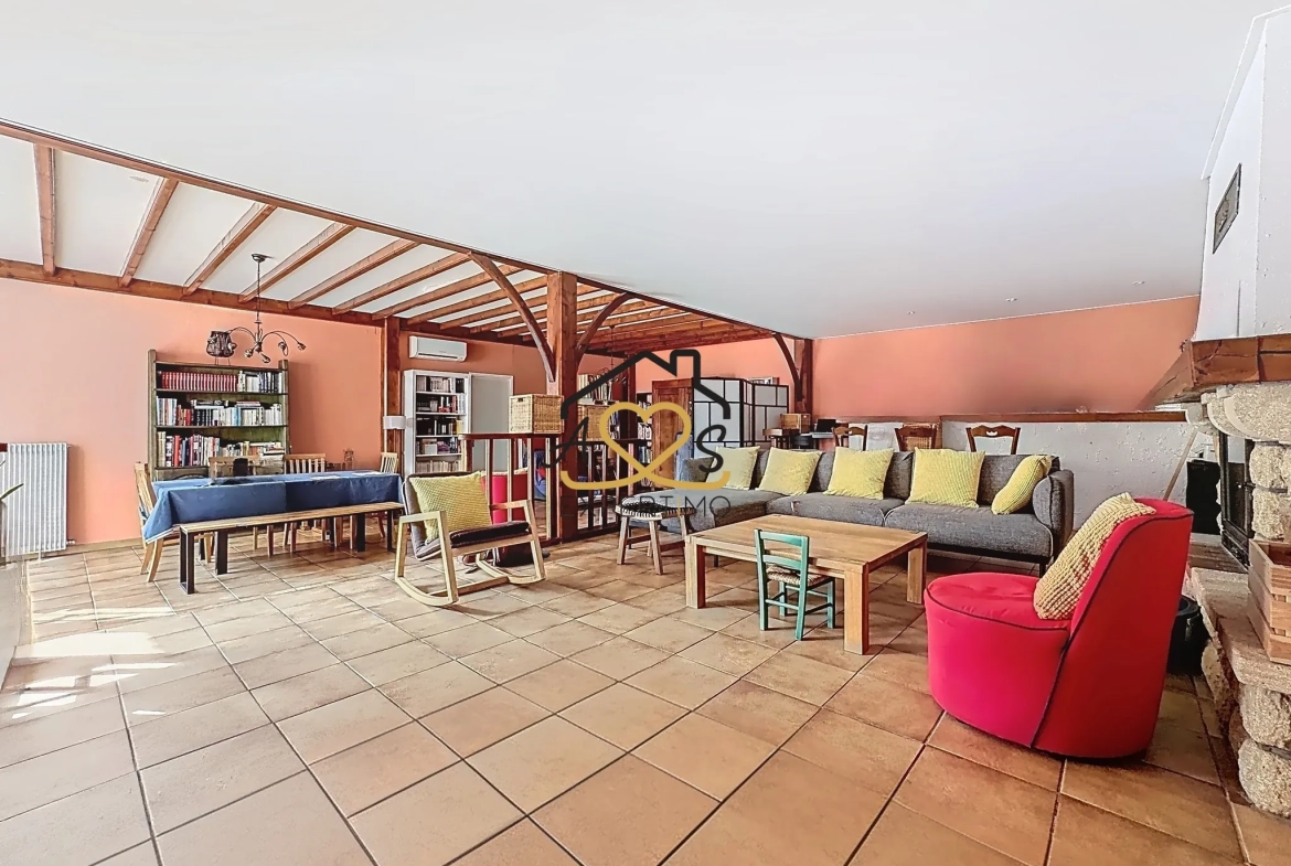 Maison de village à Saint Julien de Coppel avec garage et cave – 178 m2 