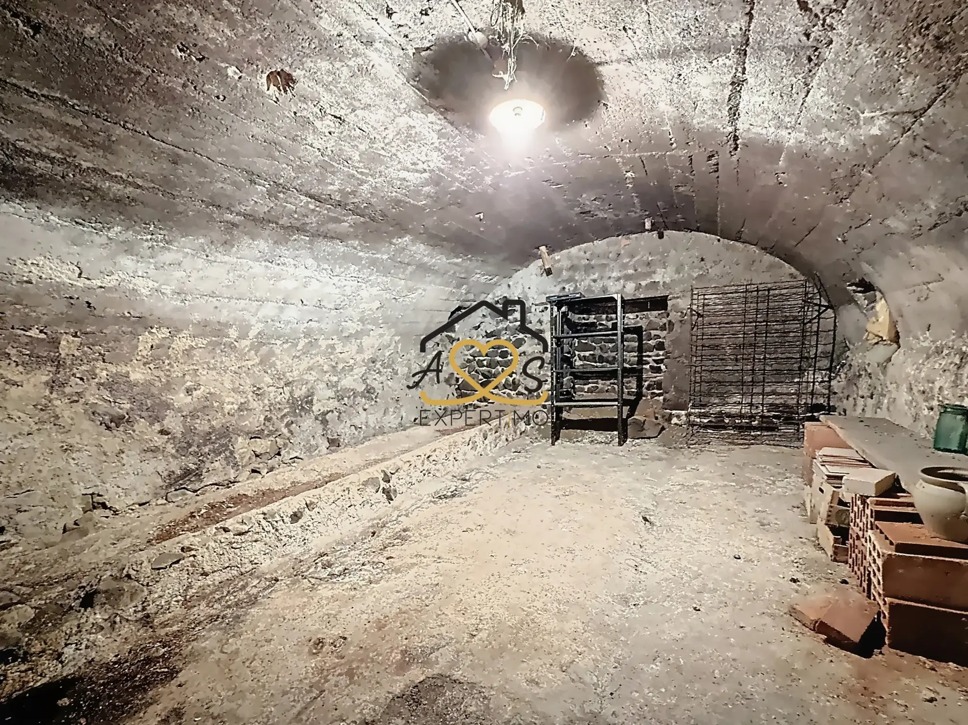 Maison de village à Saint Julien de Coppel avec garage et cave – 178 m2 