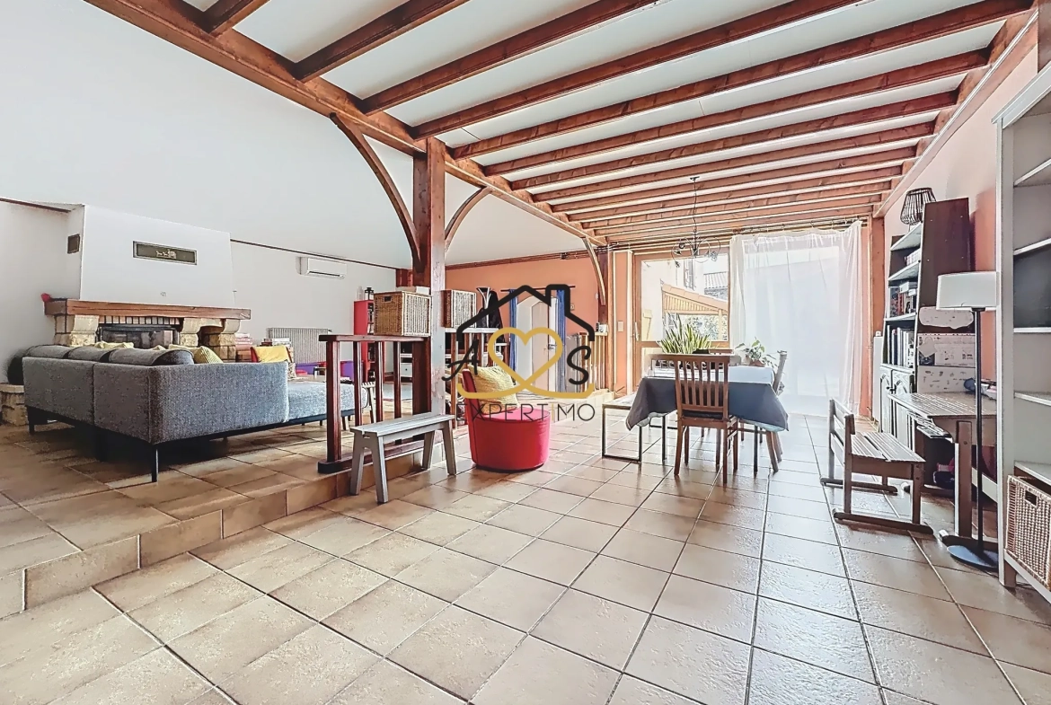 Maison de village à Saint Julien de Coppel avec garage et cave – 178 m2 