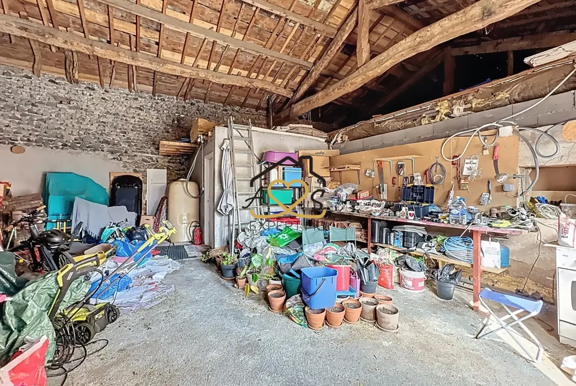 Maison de village à Saint Julien de Coppel avec garage et cave – 178 m2 