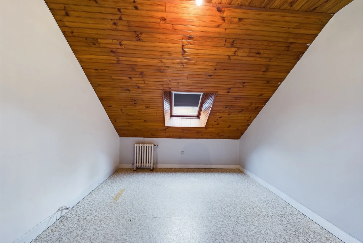 Maison familiale avec 4 chambres et appartement indépendant à Saint-Amand-en-Puisaye 