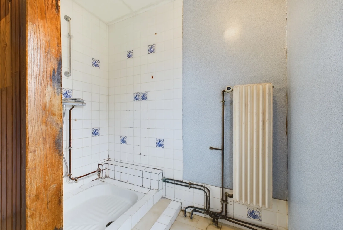 Maison familiale avec 4 chambres et appartement indépendant à Saint-Amand-en-Puisaye 