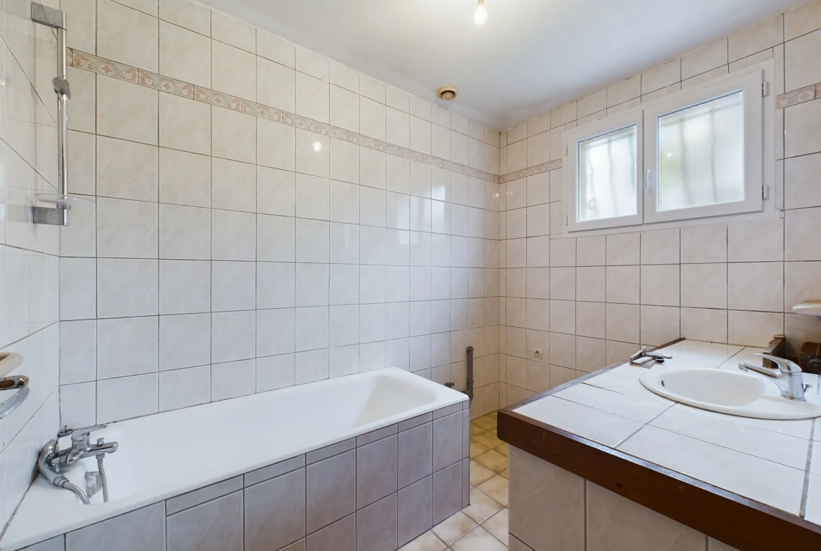 Maison familiale avec 4 chambres et appartement indépendant à Saint-Amand-en-Puisaye 