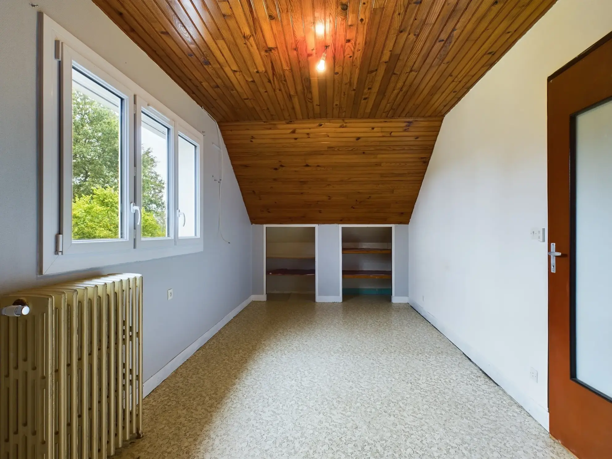 Maison familiale avec 4 chambres et appartement indépendant à Saint-Amand-en-Puisaye 