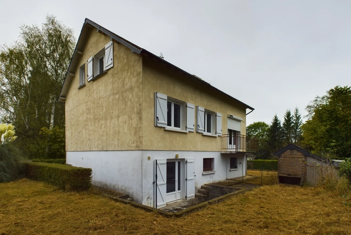 Maison familiale avec 4 chambres et appartement indépendant à Saint-Amand-en-Puisaye 