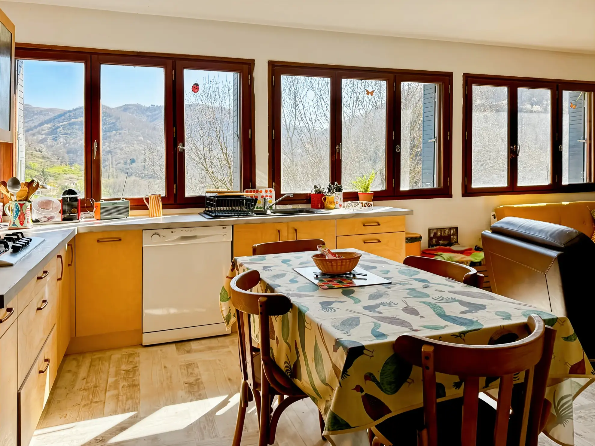 Maison atypique avec terrasse et vue montagne à Antraigues-sur-Volane 