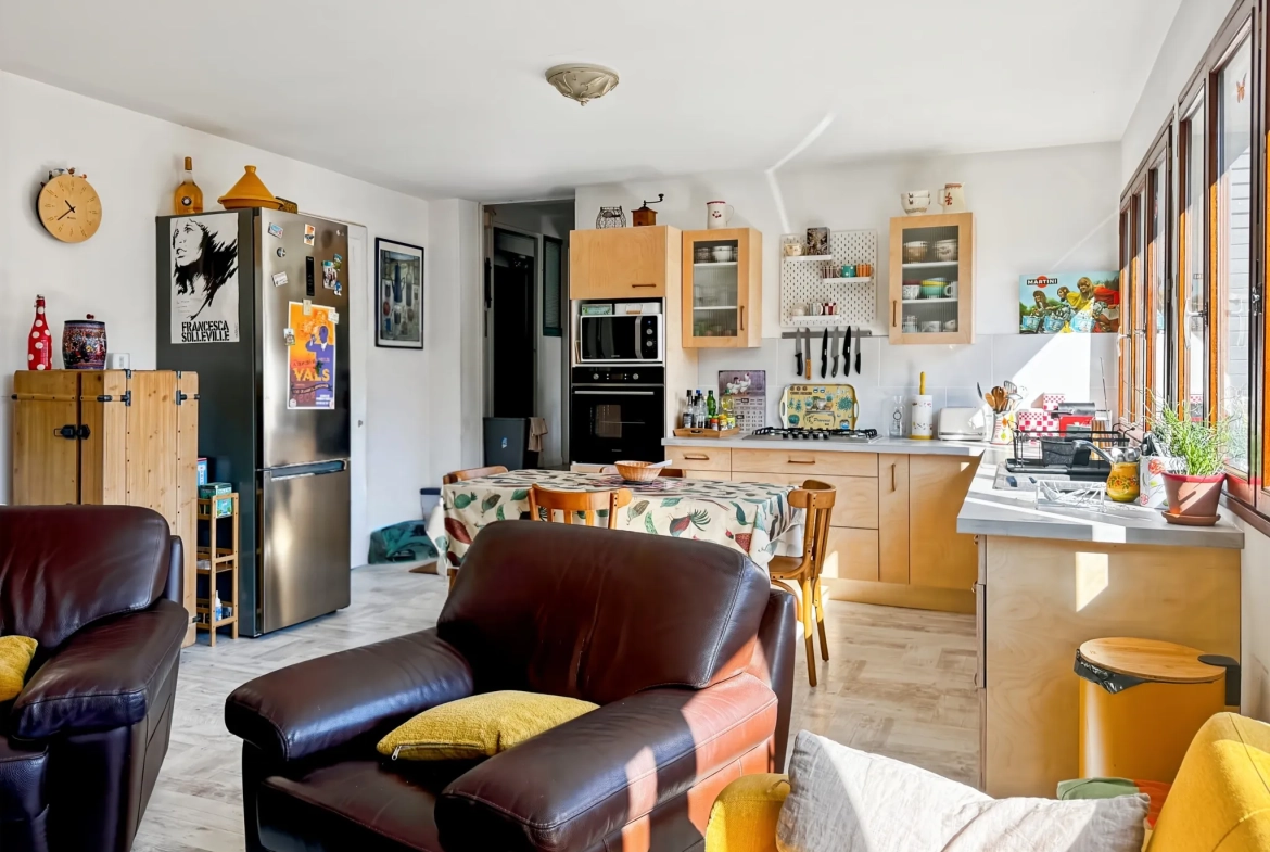 Maison atypique avec terrasse et vue montagne à Antraigues-sur-Volane 