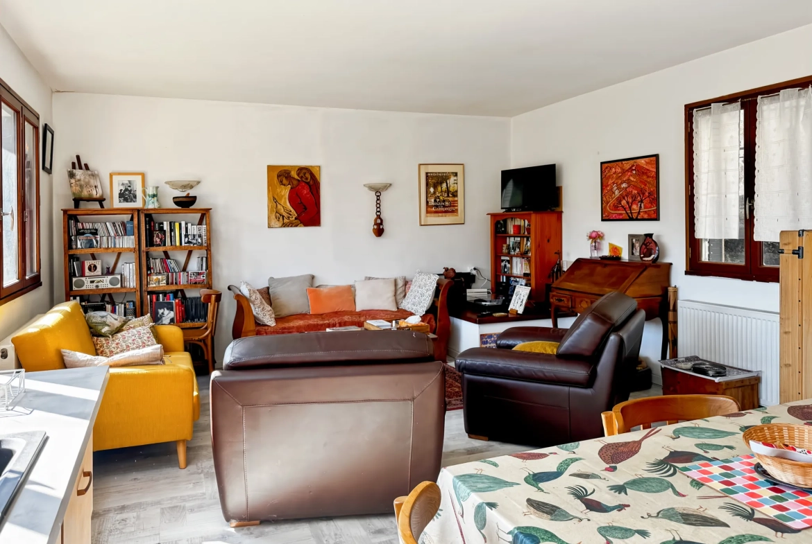 Maison atypique avec terrasse et vue montagne à Antraigues-sur-Volane 