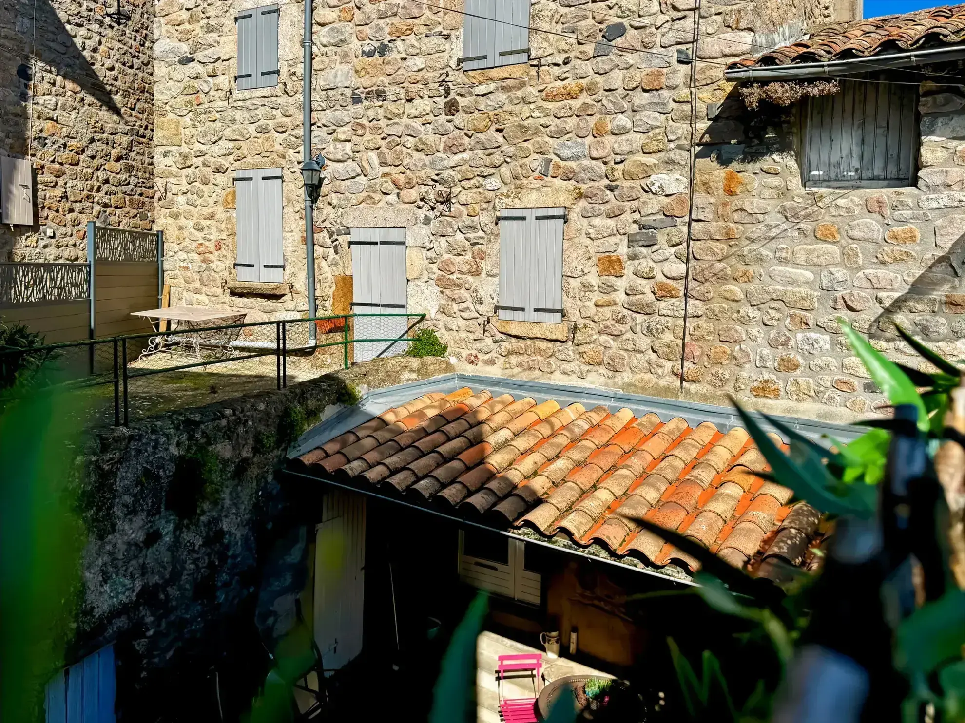 Maison atypique avec terrasse et vue montagne à Antraigues-sur-Volane 