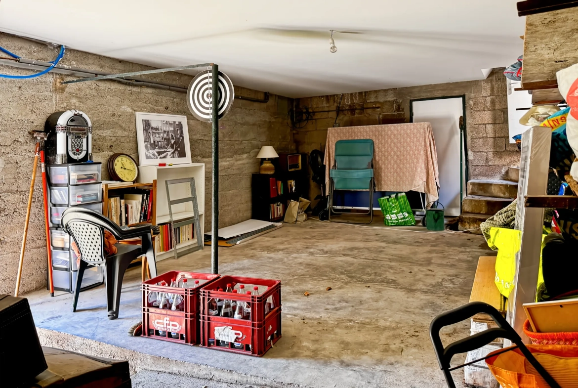 Maison atypique avec terrasse et vue montagne à Antraigues-sur-Volane 