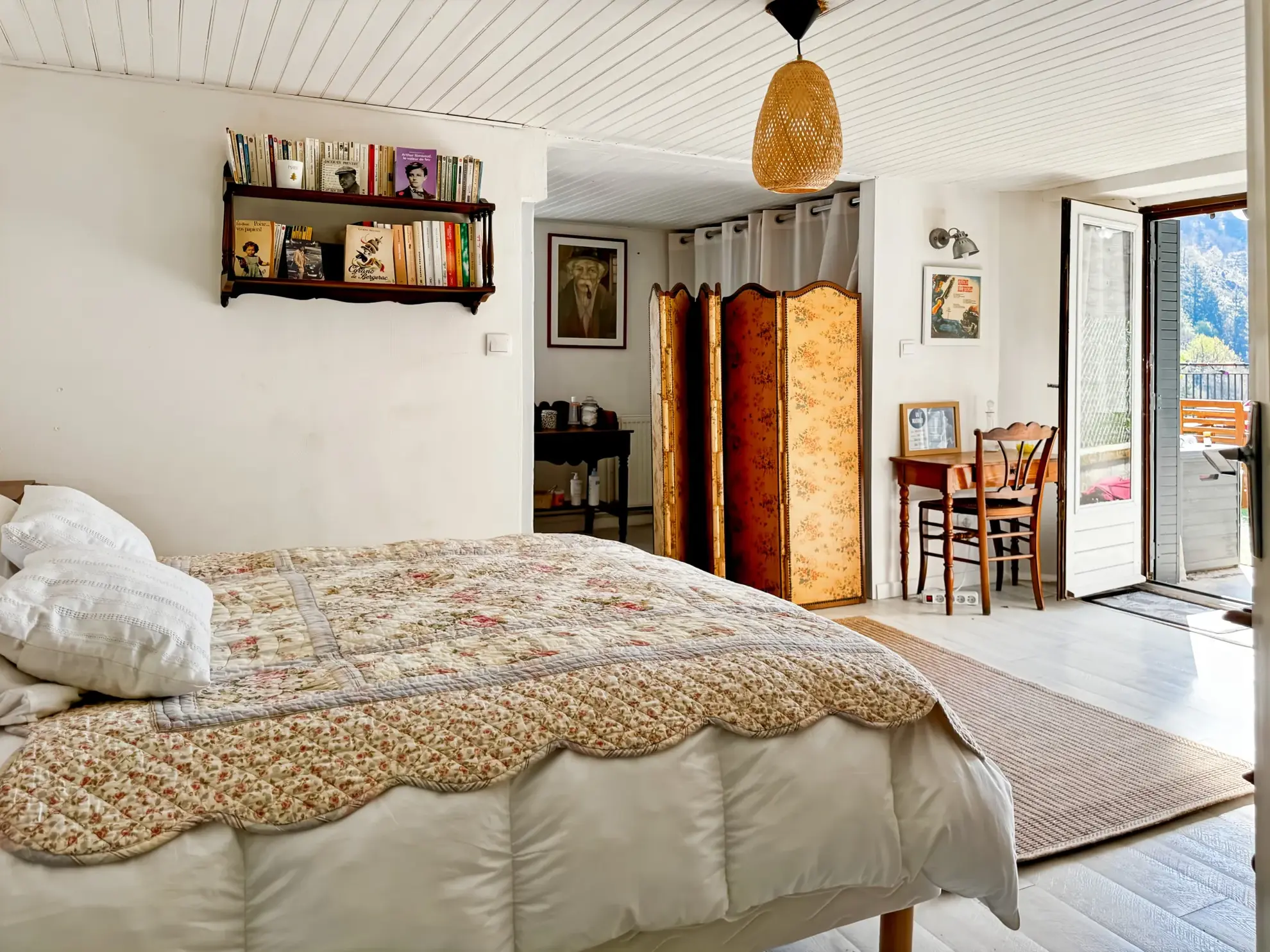 Maison atypique avec terrasse et vue montagne à Antraigues-sur-Volane 