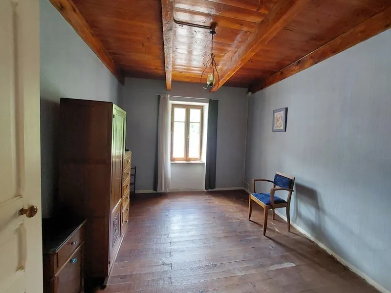 Grande villa F5 avec terrasse couverte à Mélagues, idéal pour familles 
