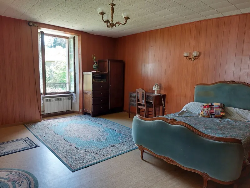 Grande villa F5 avec terrasse couverte à Mélagues, idéal pour familles 