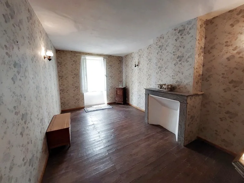 Grande villa F5 avec terrasse couverte à Mélagues, idéal pour familles 