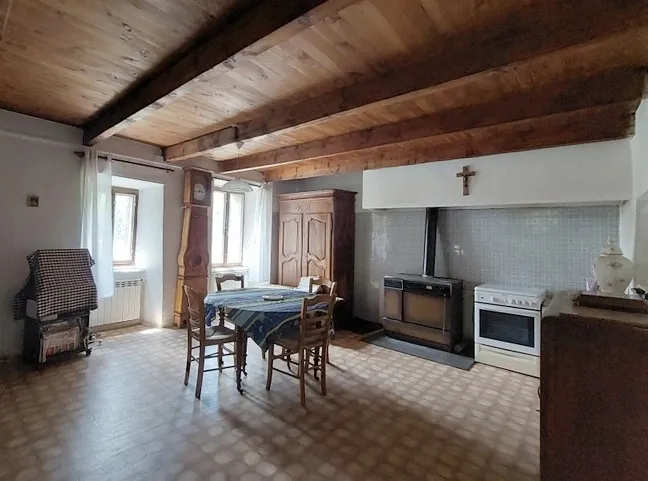 Grande villa F5 avec terrasse couverte à Mélagues, idéal pour familles 