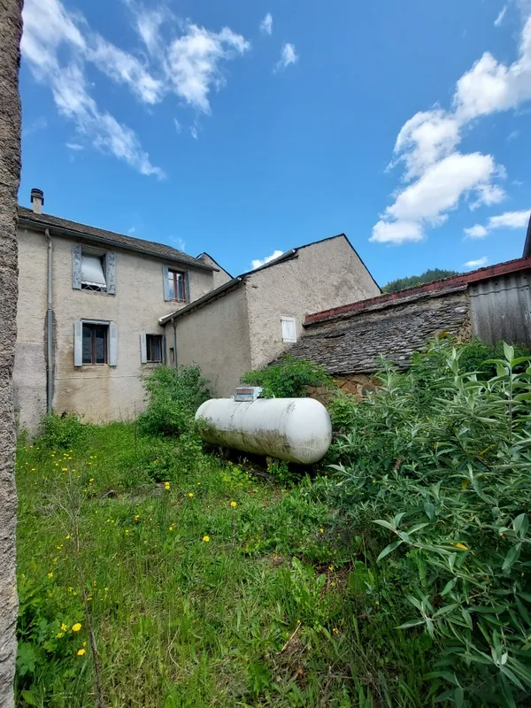 Grande villa F5 avec terrasse couverte à Mélagues, idéal pour familles 