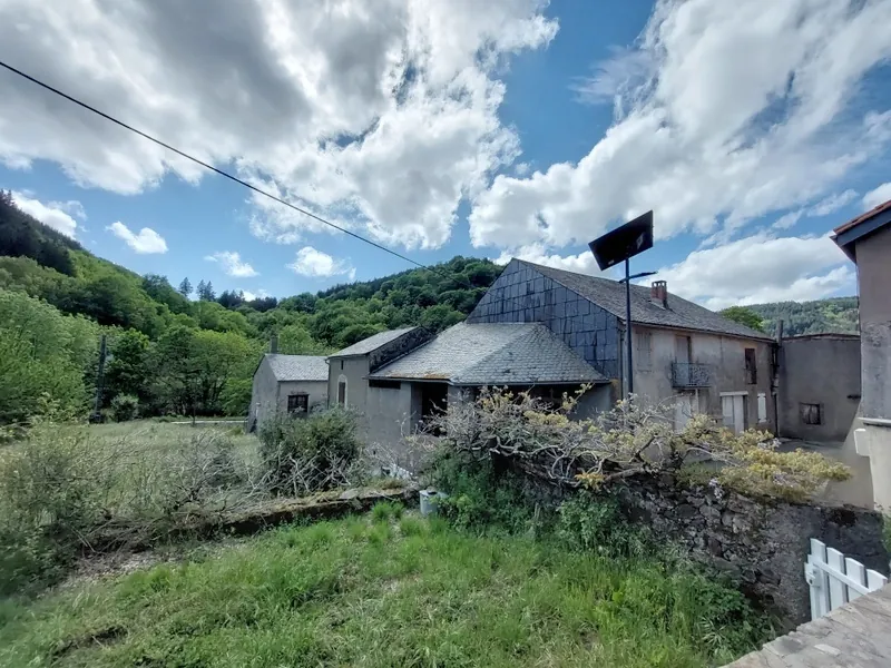 Grande villa F5 avec terrasse couverte à Mélagues, idéal pour familles 