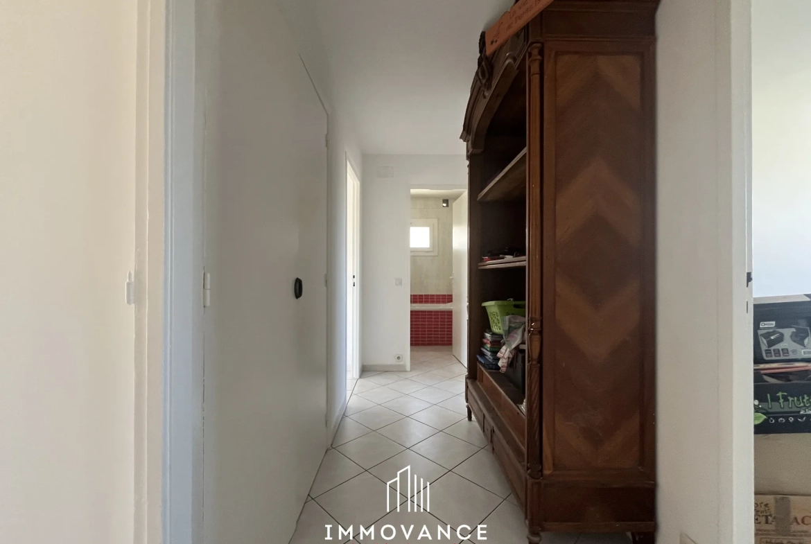 Grand appartement 75 m² traversant à Montpellier, secteur Près d'Arènes, avec terrasse et garage 