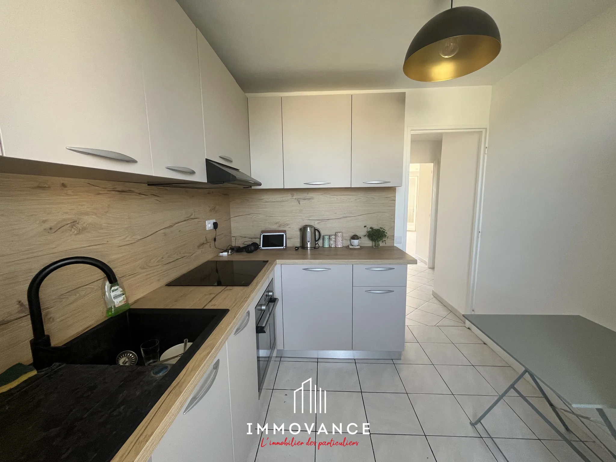 Grand appartement 75 m² traversant à Montpellier, secteur Près d'Arènes, avec terrasse et garage 