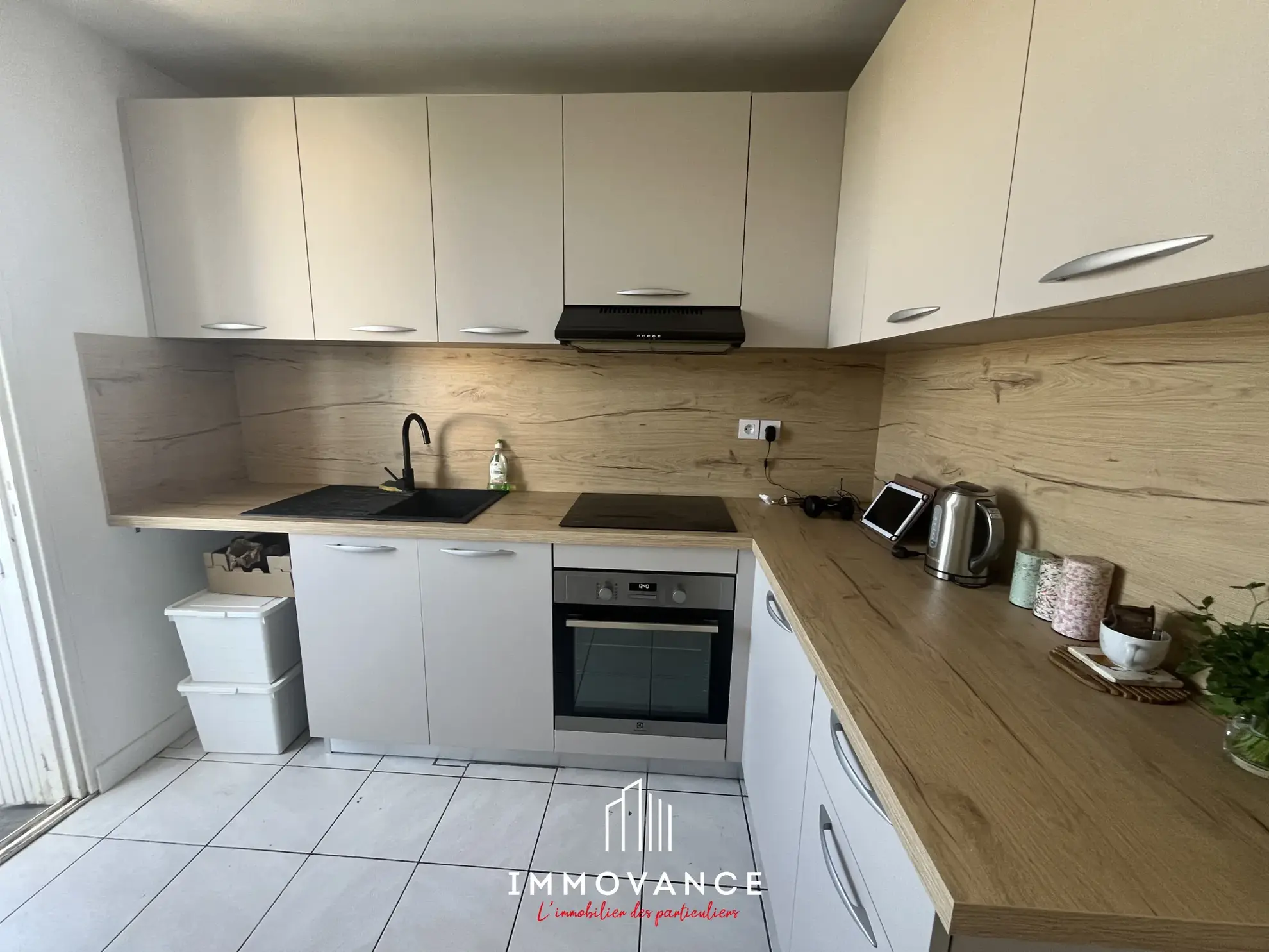 Grand appartement 75 m² traversant à Montpellier, secteur Près d'Arènes, avec terrasse et garage 