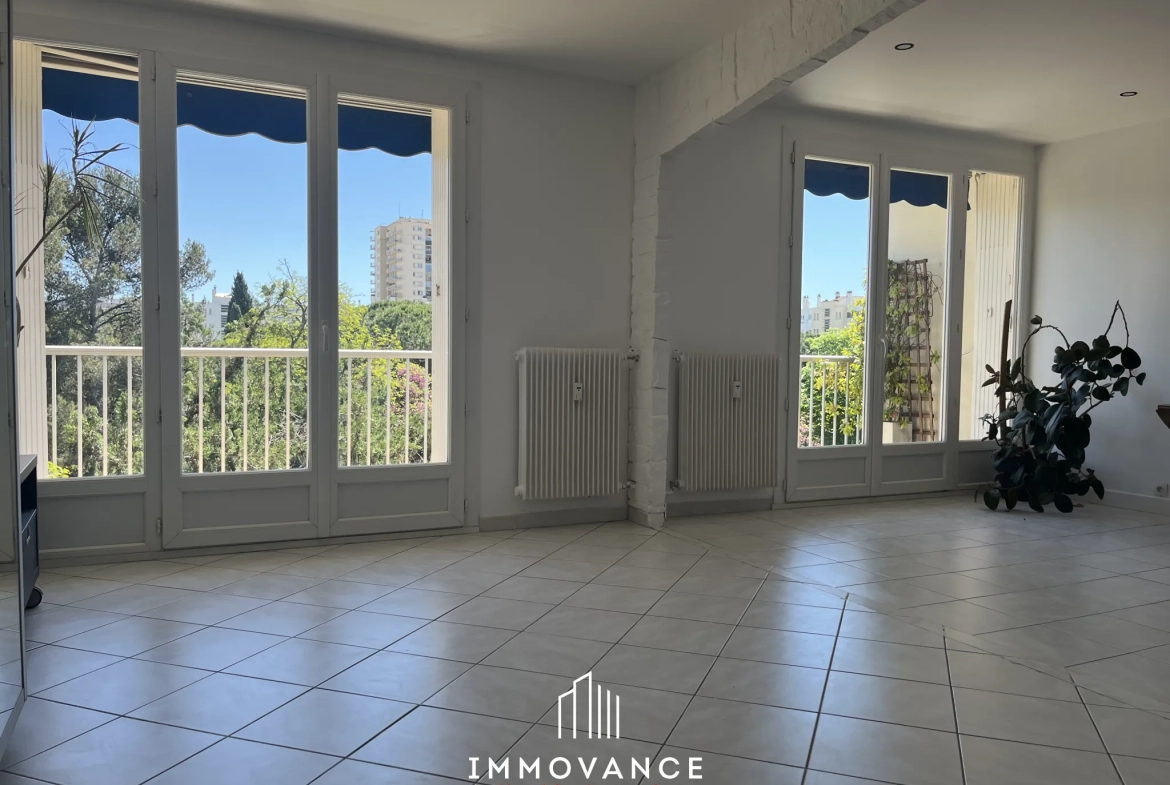 Grand appartement 75 m² traversant à Montpellier, secteur Près d'Arènes, avec terrasse et garage 