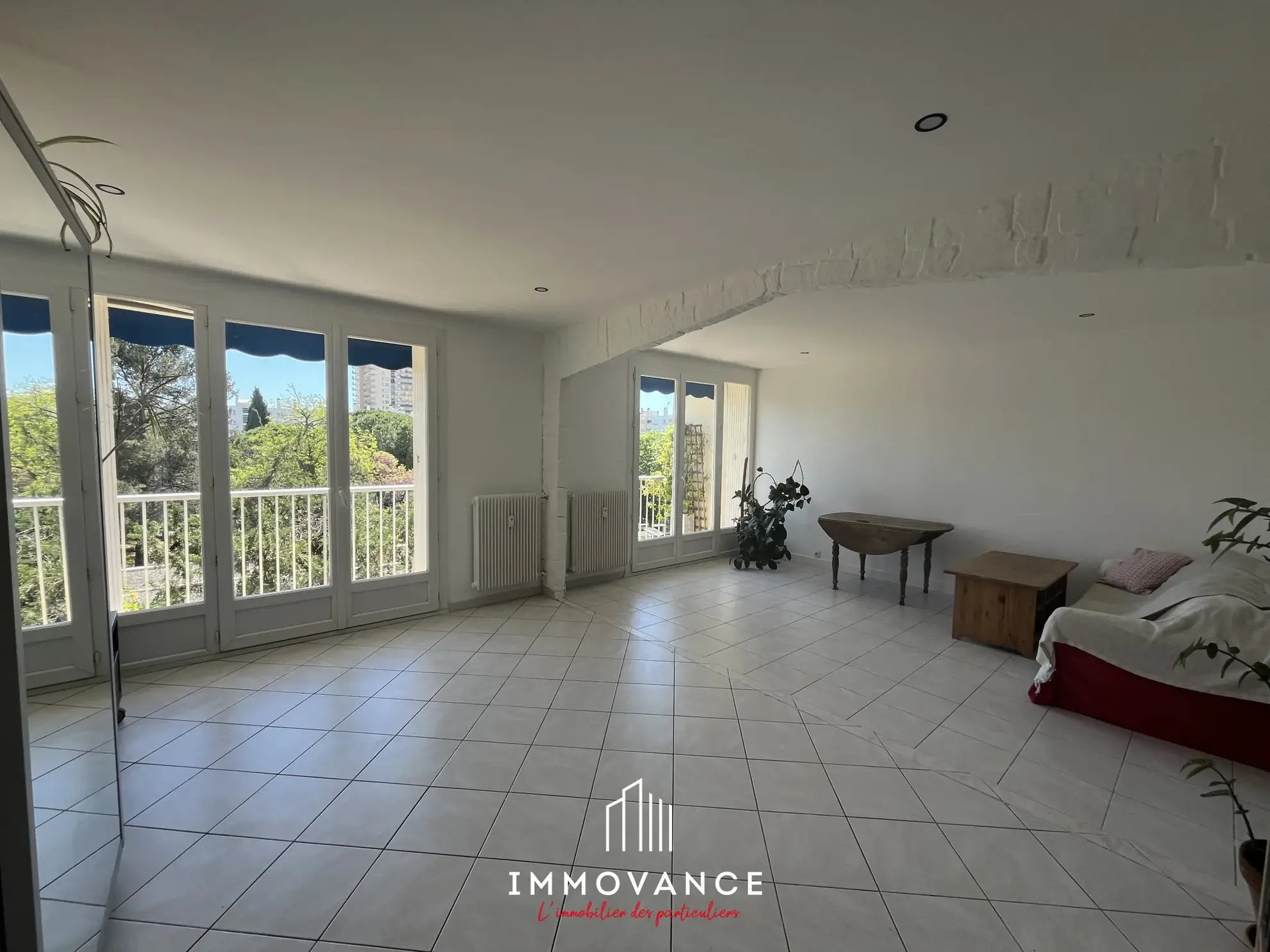 Grand appartement 75 m² traversant à Montpellier, secteur Près d'Arènes, avec terrasse et garage 