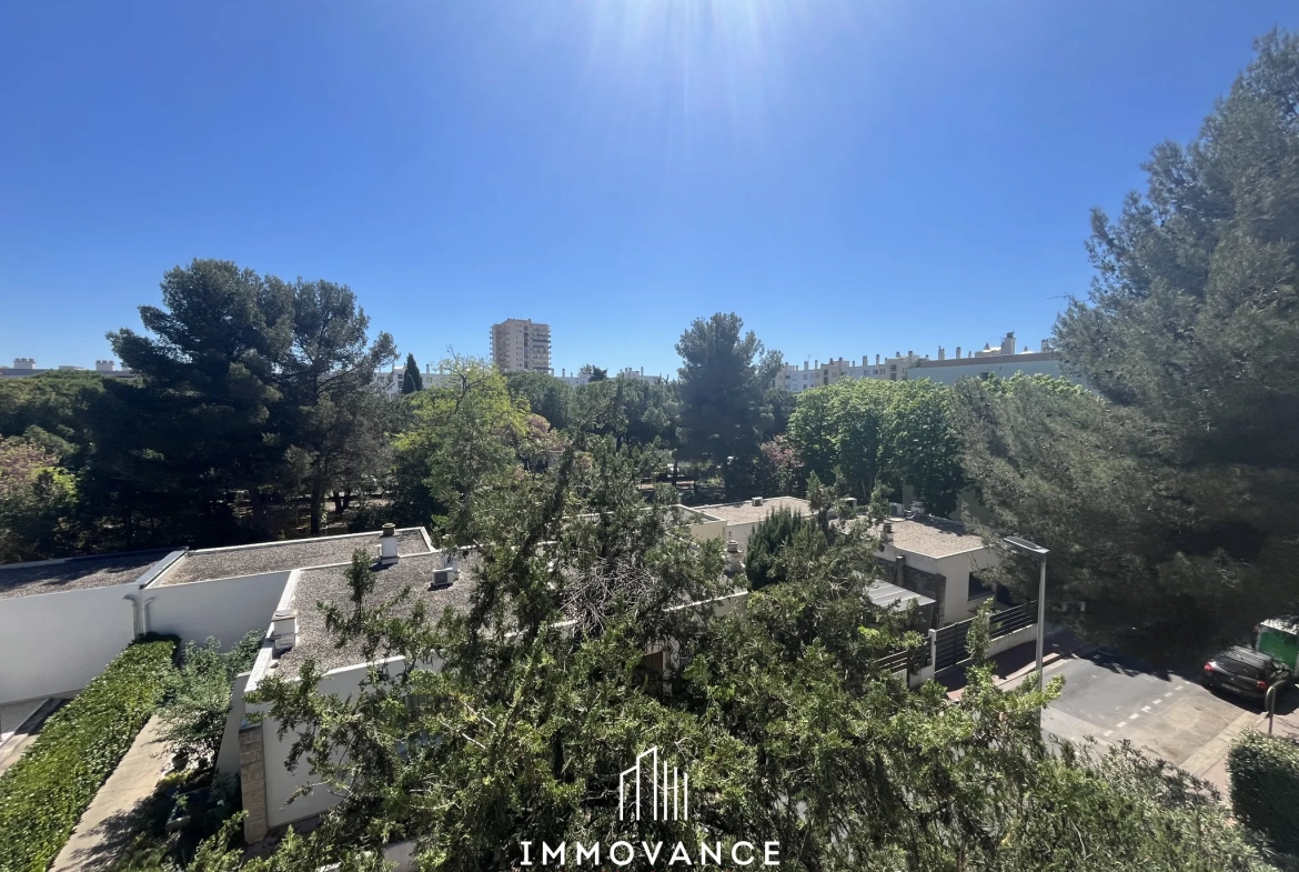 Grand appartement 75 m² traversant à Montpellier, secteur Près d'Arènes, avec terrasse et garage 