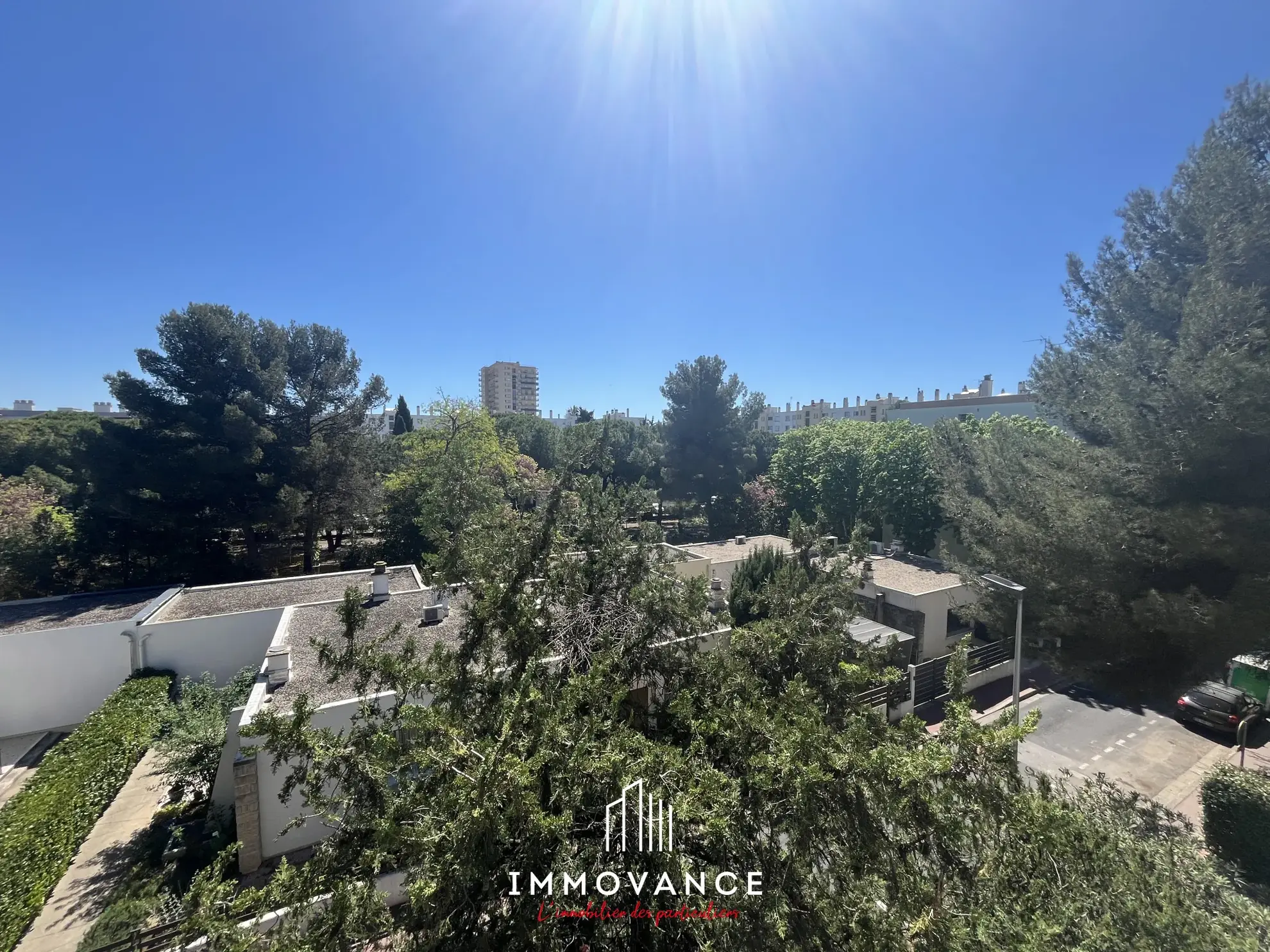 Grand appartement 75 m² traversant à Montpellier, secteur Près d'Arènes, avec terrasse et garage 