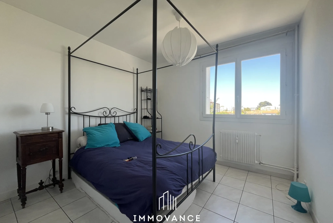 Grand appartement 75 m² traversant à Montpellier, secteur Près d'Arènes, avec terrasse et garage 