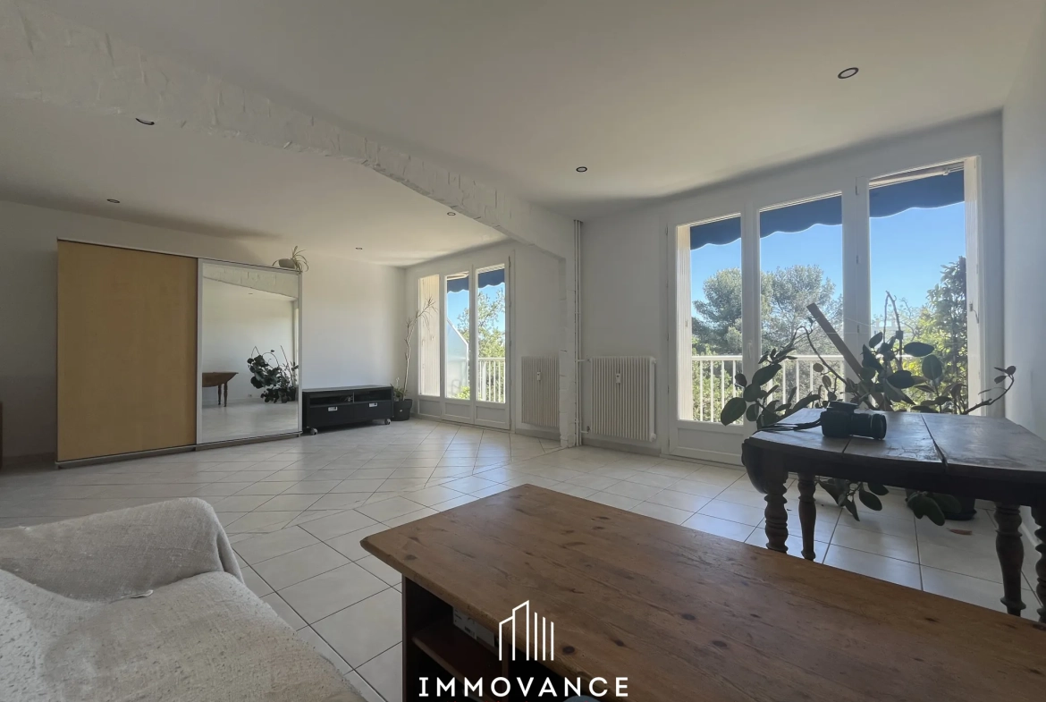 Grand appartement 75 m² traversant à Montpellier, secteur Près d'Arènes, avec terrasse et garage 